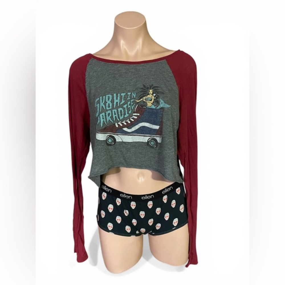 Vans Off The Wall Women’s Large Graphic Print Cropped Raglan Long Sleeve Top